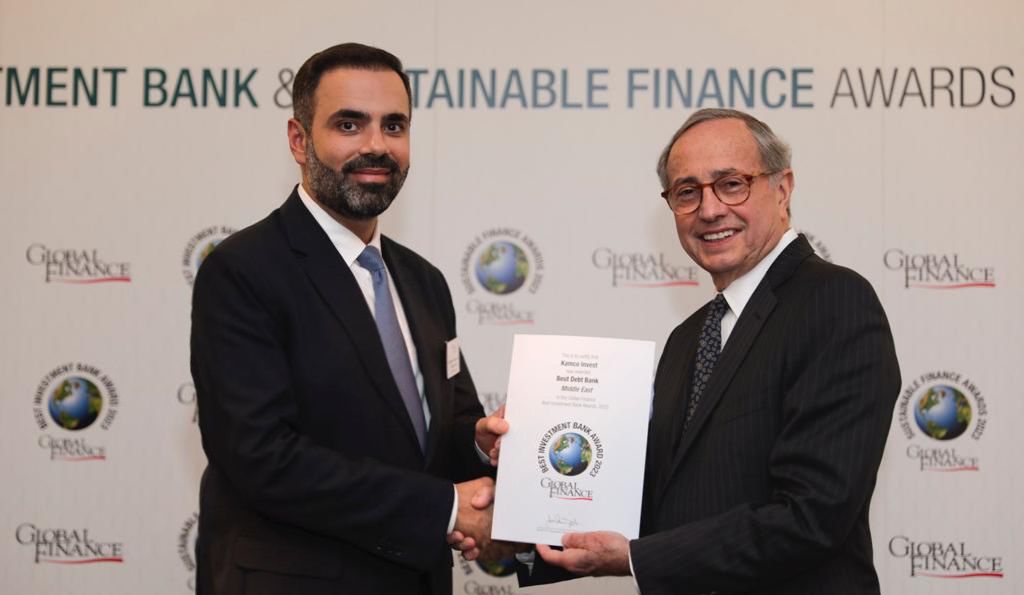 AlSharekh receiving the award